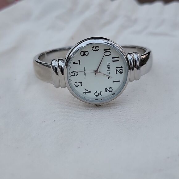 Ladies Persona Bracelet Cuff Silver Tone Quartz Watch - New - Picture 1 of 9